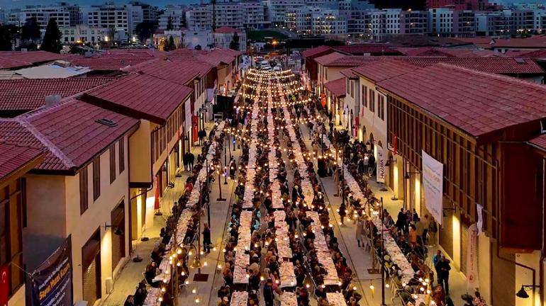 Bakan Kurum Hatayda iftara katıldı: Yeniden diriliş kavramı bir şehir olsaydı o şehrin adı Hatay olurdu
