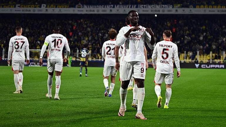 Samsunsporda Marius Mouandilmadji ortalığı yıktı Fenerbahçe maçı sonrası olay