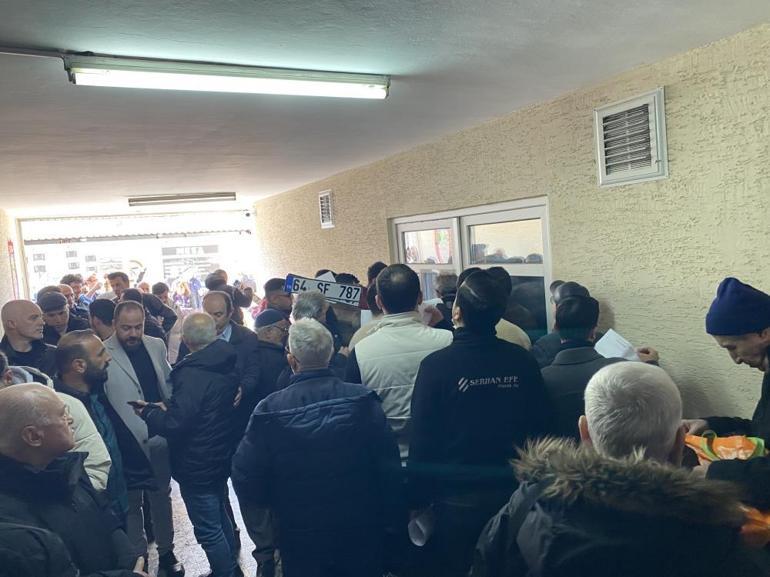 Bursa’da 140 bin TL ödememek için izdiham çıkardılar Kuyruğun ucu bucağı görünmüyor