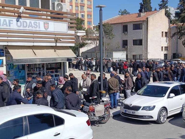 Herkes Ramazan pidesi kuyruğu sanıyor 140 bin lirayı duyanlar sıraya giriyor