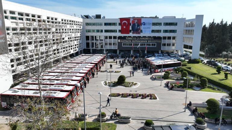 Antalyada ulaşımda yeni dönem 19 otobüsle kent içinde başladı