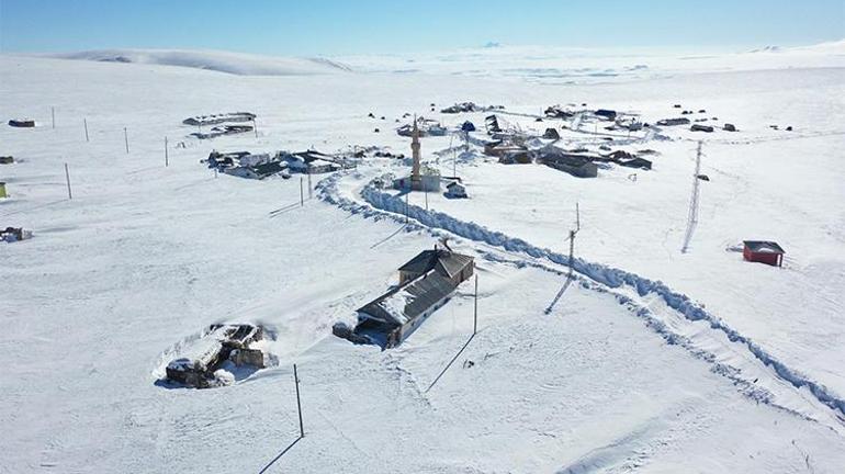 Kar kalınlığı yarım metreyi aştı, köyler adeta beyaz örtüyle mühürlendi