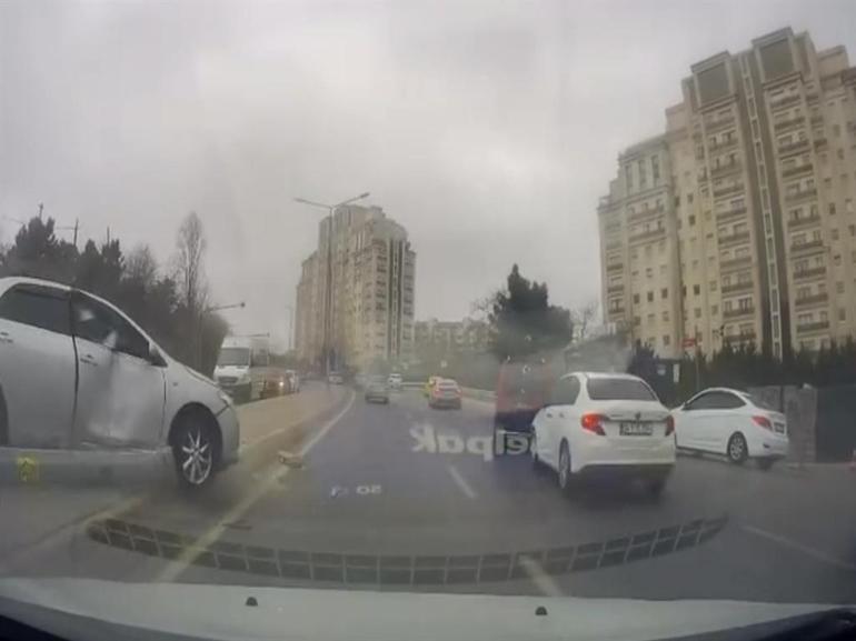 Ataşehirde korku dolu anlar: Sürücüler son anda kurtardı