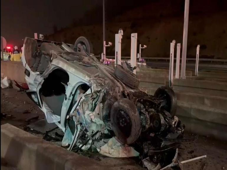 Gişelere çarpıp takla attı: Pendikte 2 yaralı