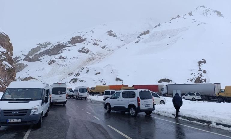 Vanda çığ felaketi Çok sayıda kişi mahsur kaldı
