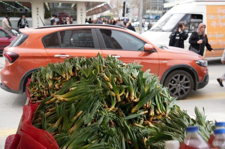 Erzincanda kilosu 200 TLye sokakta satılıyor Sezon açıldı