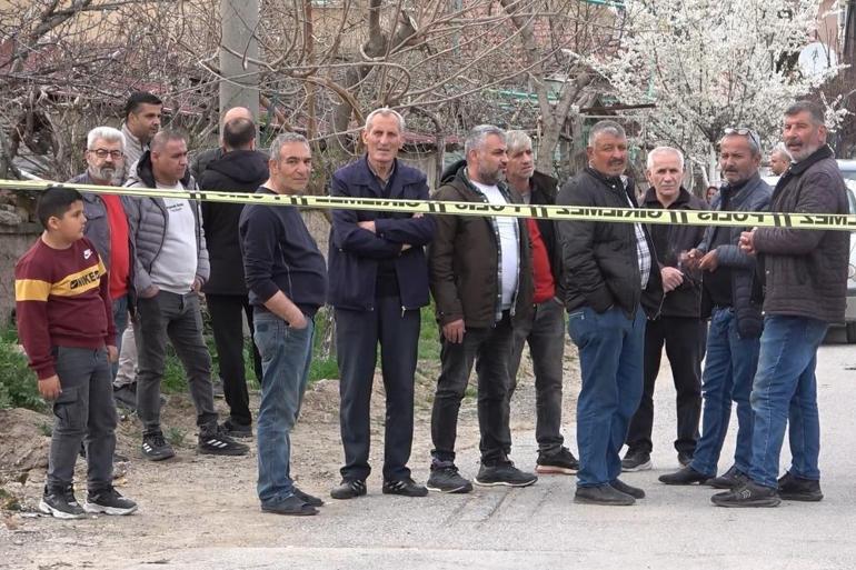 İki kardeş bir oldu, babalarını bıçak ve baltayla katletti