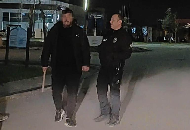 Polisin elinde keser olan adamla imtihanı kameraya yansıdı