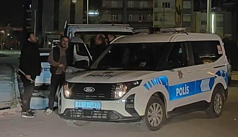 Polisin elinde keser olan adamla imtihanı kameraya yansıdı