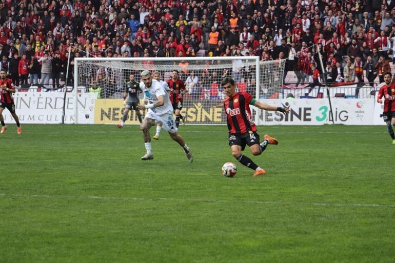 Eskişehirspor, Kütahyaspora 4 gol attı, zirve alev aldı