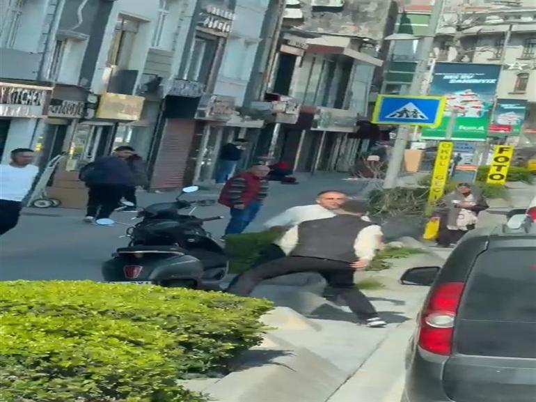 Beyoğlunda tartıştı, cadde üzerinde bıçakladı