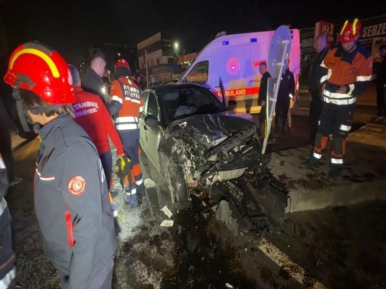 Avcılar kavşağında kafa kafaya çarpışma: 4 yaralı