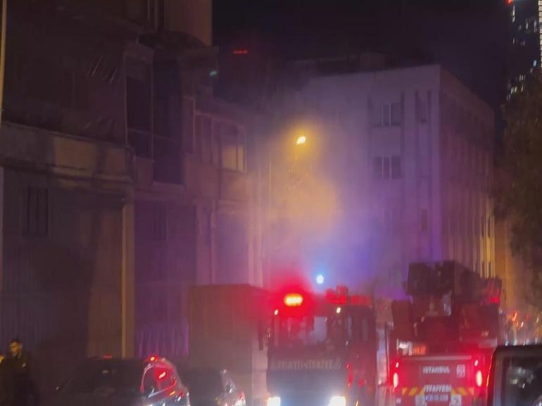 Kağıthanede alevler korkuttu: İş hanı kullanılamaz hale geldi