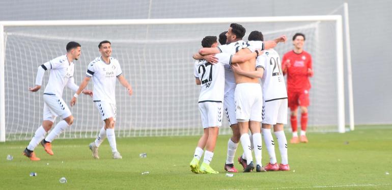 Altay 2-0 yendi, taraftar şampiyon olmuş gibi coştu