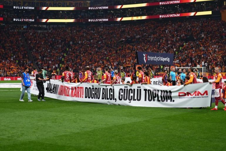 Dev derbide Dezenformasyona Kırmızı Kart mesajı