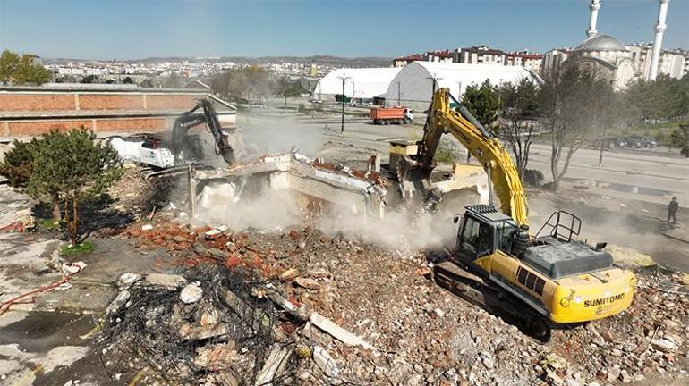 Sivas’ta atıl alanlara neşter: Eski terminalde büyük yıkım başladı