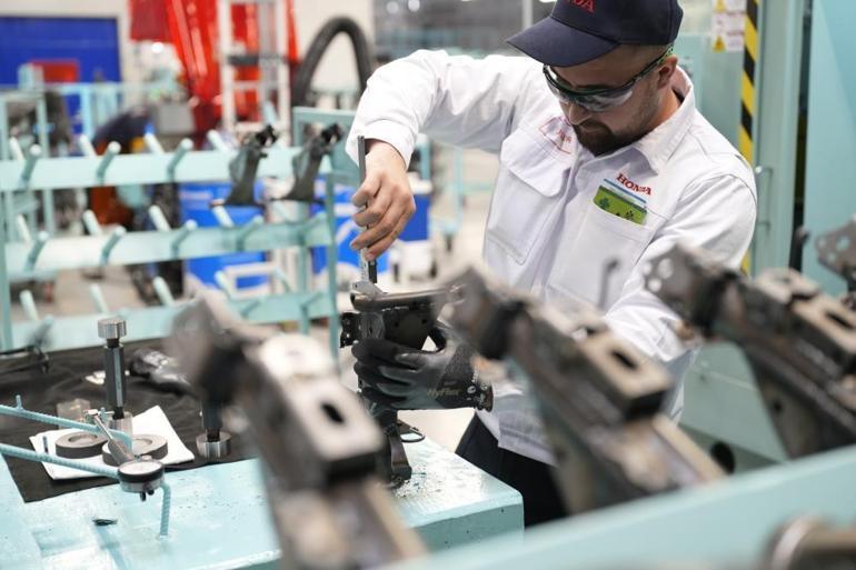 Otomotiv devinden Türkiyeye büyük yatırım İzmirde üretime başlandı