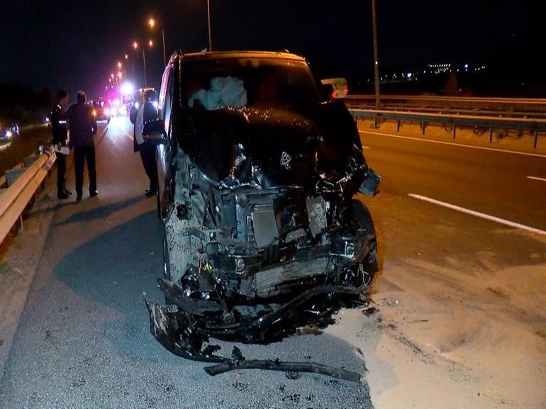 Eyüpsultanda feci kaza Seyir halindeyken çarptı: 4 yaralı