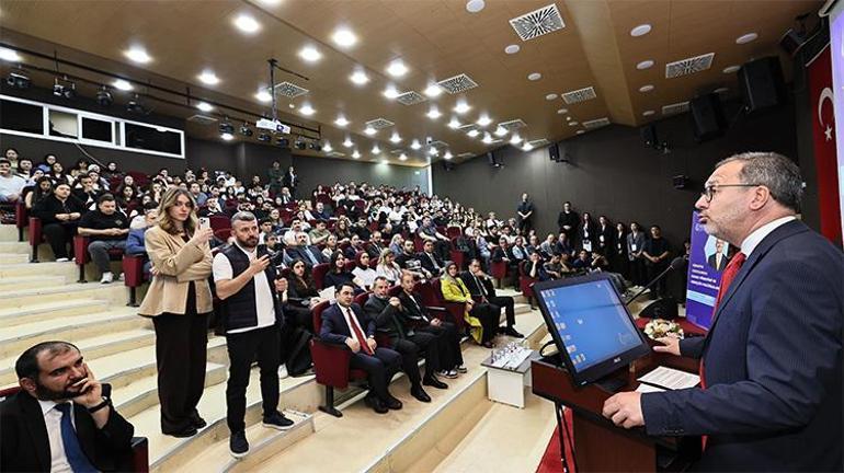 Muharrem Kasapoğlu kamu yönetimi öğrencileriyle buluştu