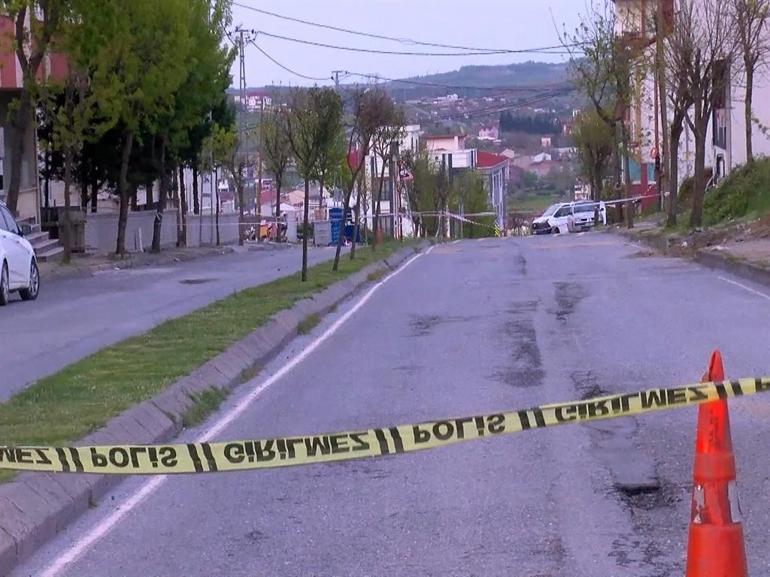 Arnavutköyde fırtına minareyi salladı, 2 bina tahliye edildi