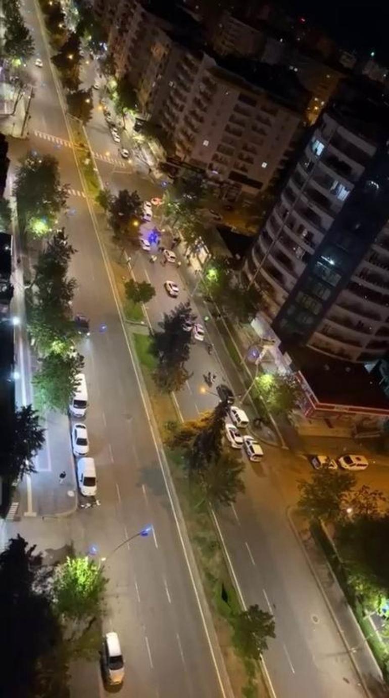 Diyarbakırda alkollü baba ve oğlu dehşet saçtı, araçtan içki şişelerini attılar