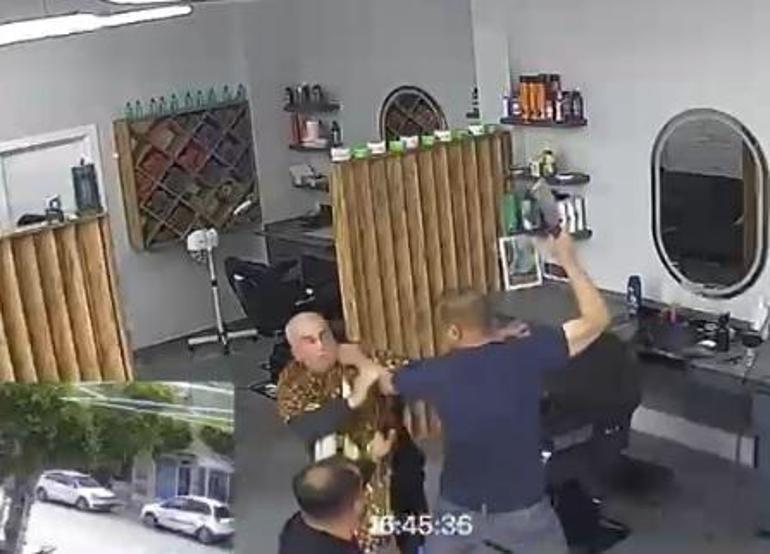 Berberde satırlı dehşet Husumetlisinin saldırısına uğradı: 2 kişinin yaralandığı kavga anı kamerada