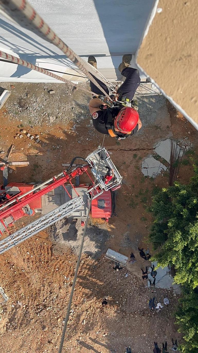 10uncu katta asılı kalan 2 işçi dehşeti yaşadı
