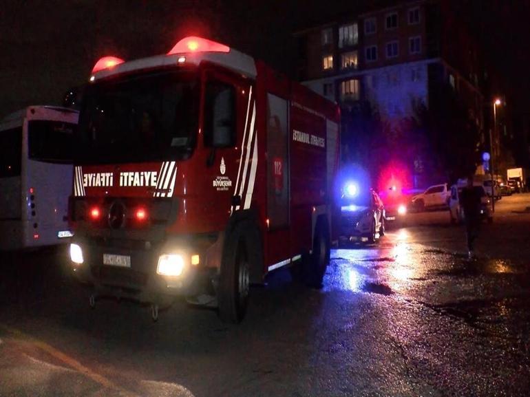 Üsküdarda 3 araçta yangın: Park halinde alev aldılar