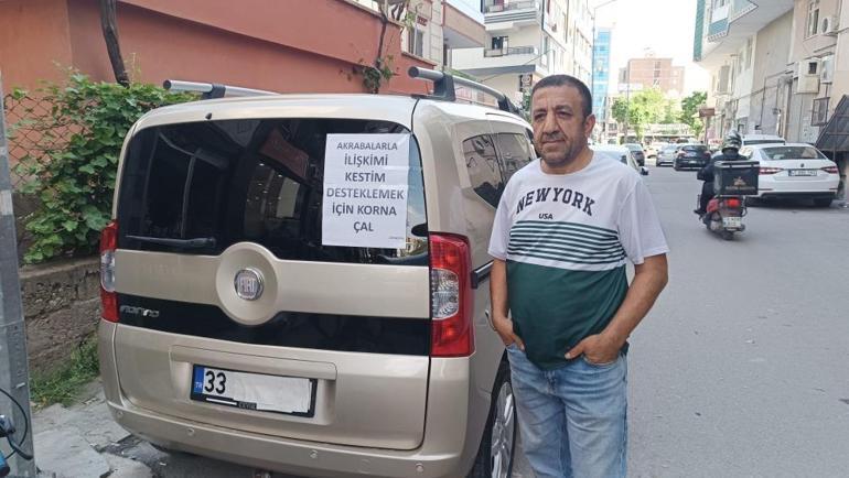 Batmanlı esnaf aracına astığı yazıyı gören korna çalarak destek verdi Kafam çok rahat