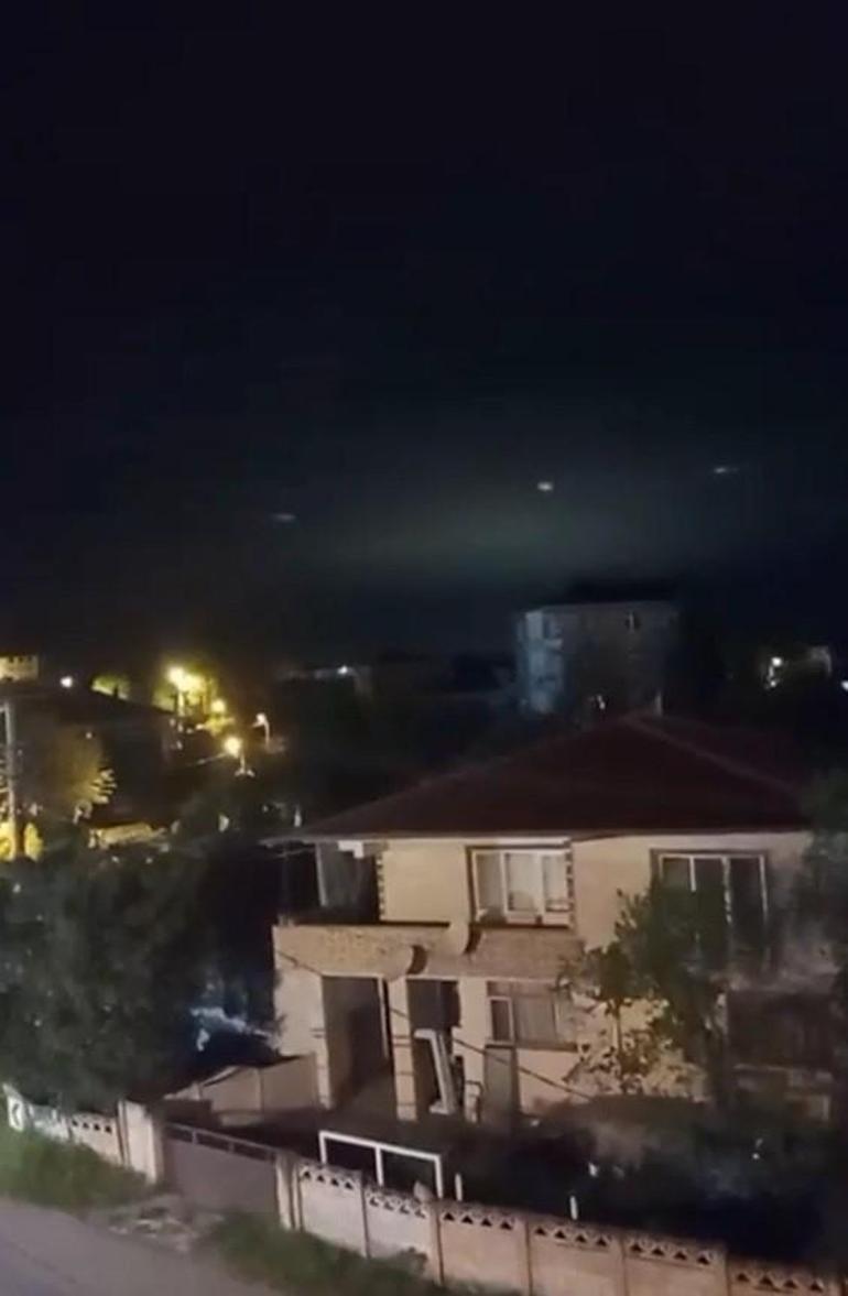 Sakarya Kocaalide gökyüzünde görülen ışıklar merak uyandırdı