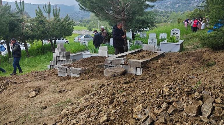 Çekyattan düşen 4 yaşındaki oğlu öldü Sinir krizi geçiren baba hastaneden ayrıldığı sırada kazada hayatını kaybetti