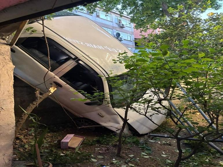 İstanbulda önce taksiye çarptı sonra apartman boşluğuna düştü
