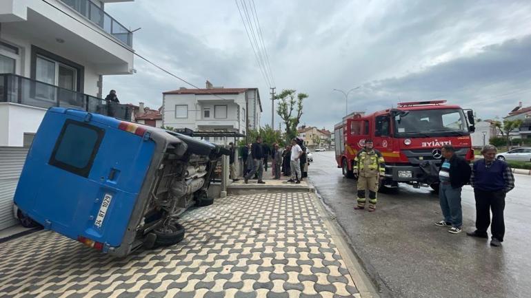 Minibüs takla attı, motokurye bir an bile bırakmadı Kaza sonrası gerçek ortaya çıktı