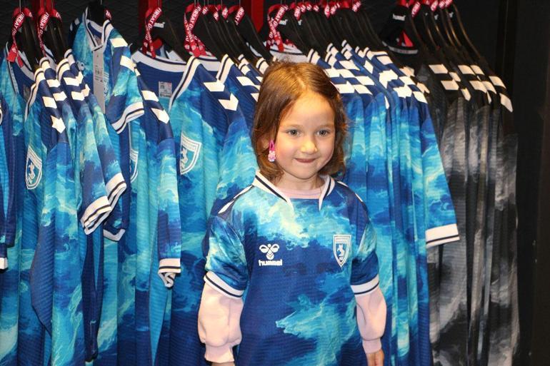 Samsunspor FC Official Store vatandaşların yoğun ilgisiyle açıldı
