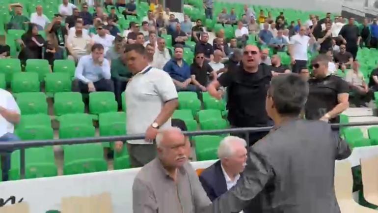 Sakaryaspor karıştı Genel kurulda taraftarlar birbirine girdi