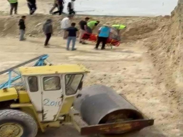 Arnavutköyde korkunç kaza: Kule vinç devrildi 2 işçi ağır yaralandı
