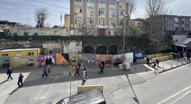 Tarihi yarımadada Roma kalıntısı üzerine elektrik binası yer alıyor