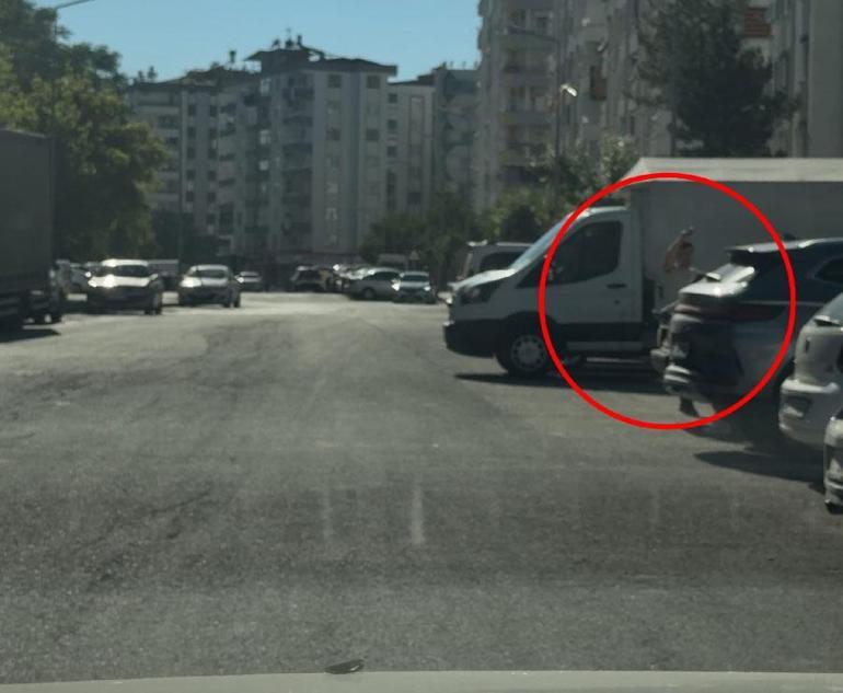 Husumetli 2 grup arasındaki silahlı kavgada 3 kişi yaralandı: Dehşet anları kamerada