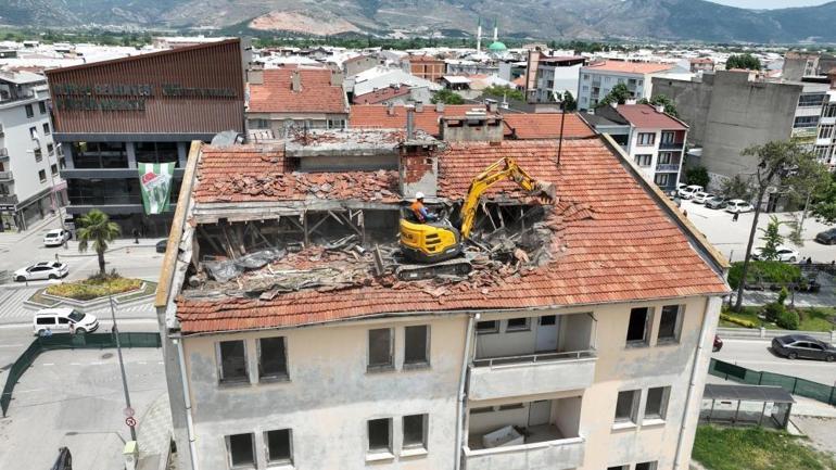 Bursada 30 yıllık hayal gerçek oluyor Yıkım başladı