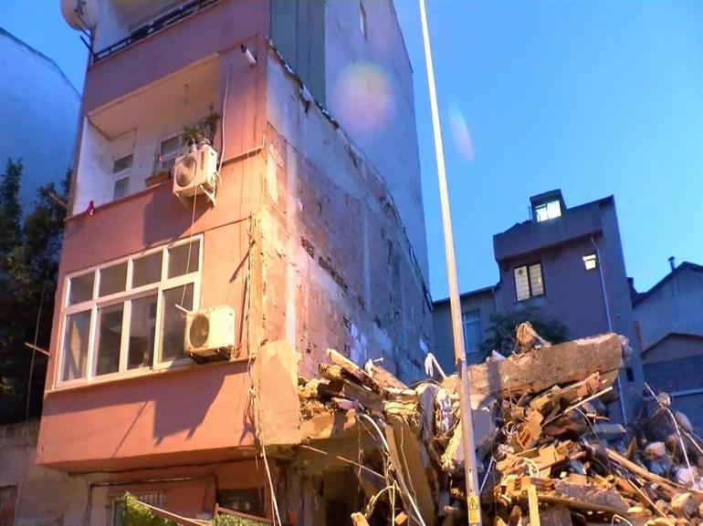 Kağıthanede yıkım sırasında meydana geldi: İki bina tahliye edildi