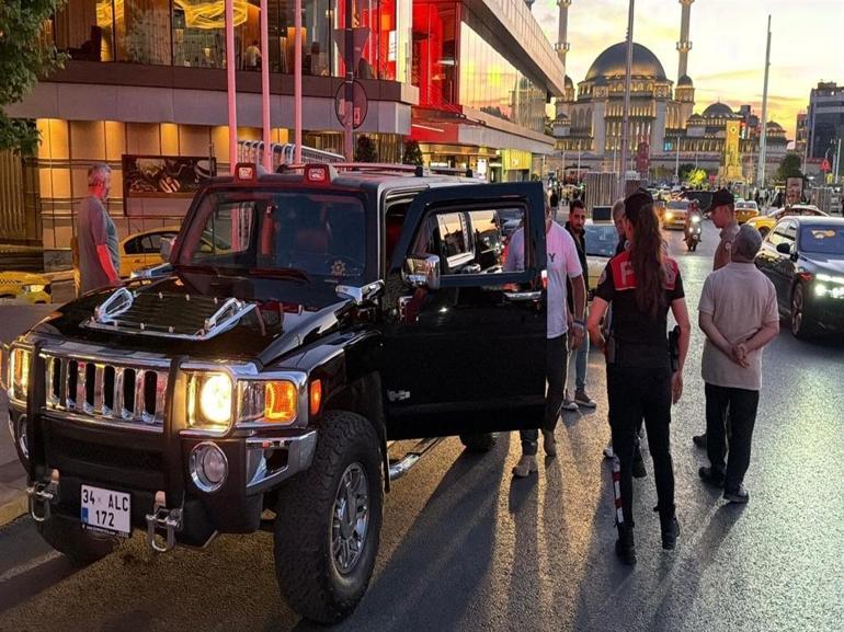 İstanbulda operasyona helikopter destek verdi: Huzur İstanbul denetimi yapıldı