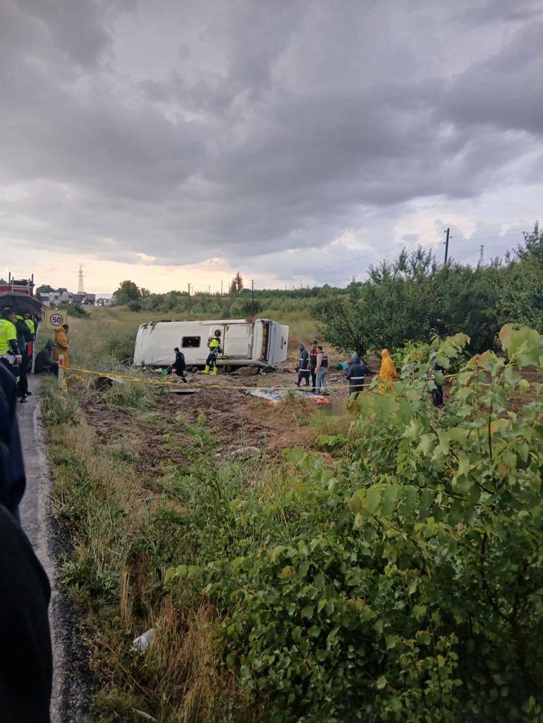 Isparta’da feci kaza: Tur minibüsü şarampole yuvarlandı 4 kişi hayatını kaybetti