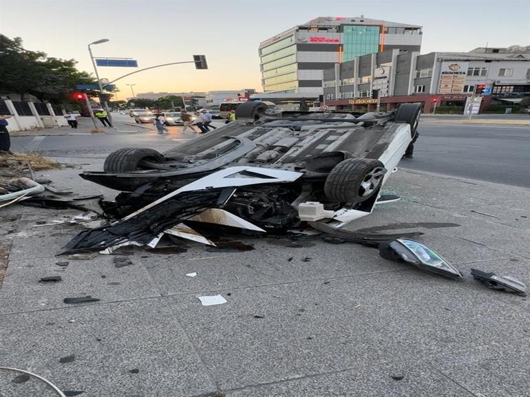 Avcılarda korkunç kaza: Önce otomobile, sonra levhaya sonra direğe çarptı