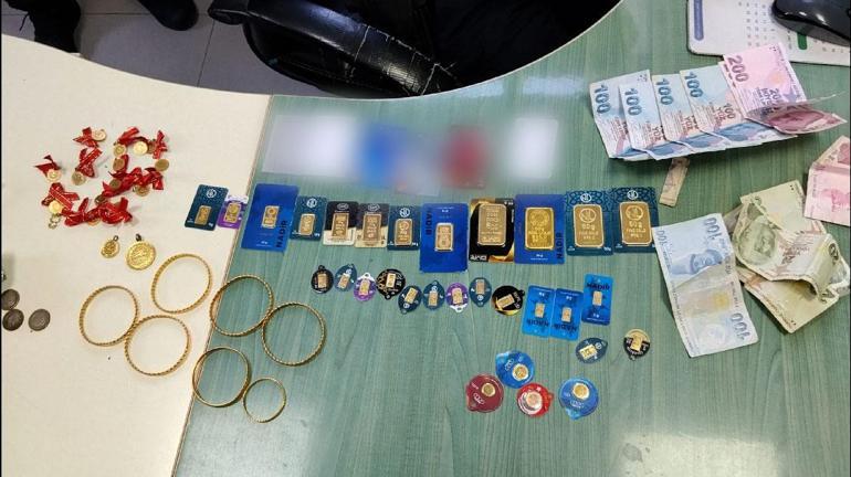 Düzcede temizlik işçisi altın dolu çantayı bulup polise teslim etti