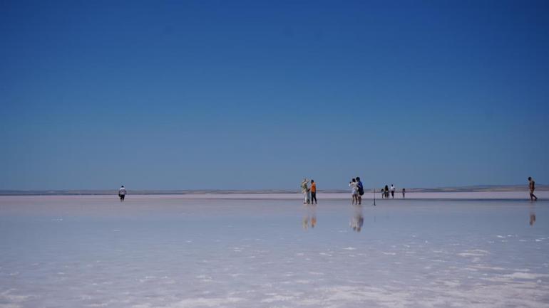 Tuz Gölü pembe renge büründü, turistler bölgeye akın etti