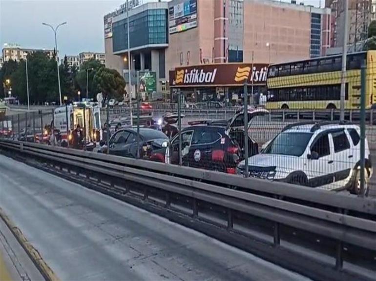 Beylikdüzünde zincirleme kazaya polis de karıştı: 1 yaralı