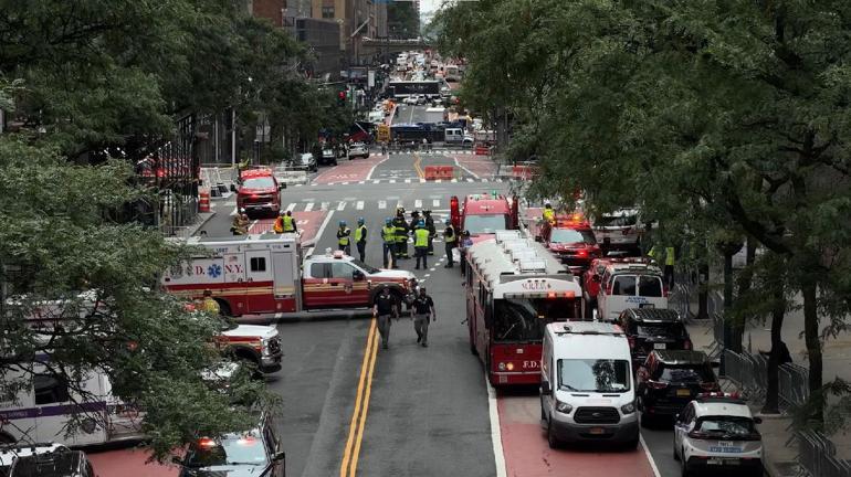 Manhattandaki bir gökdelende taşıyıcı kolonlar eğildi, bölge tahliye edildi