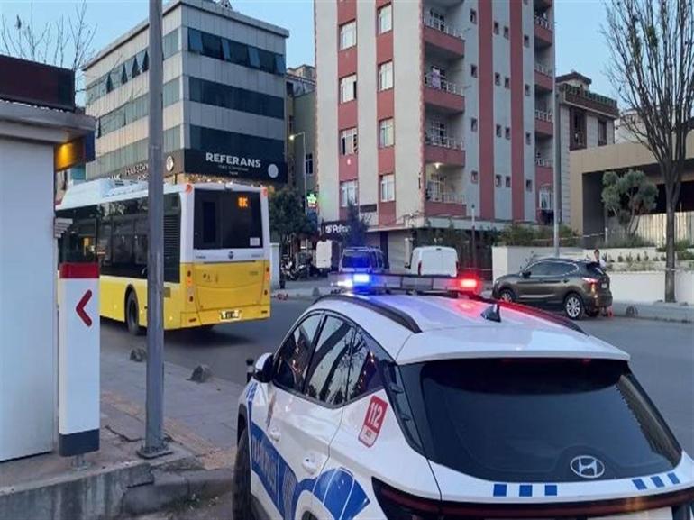 Bağcılarda otomobil akaryakıt istasyonuna daldı