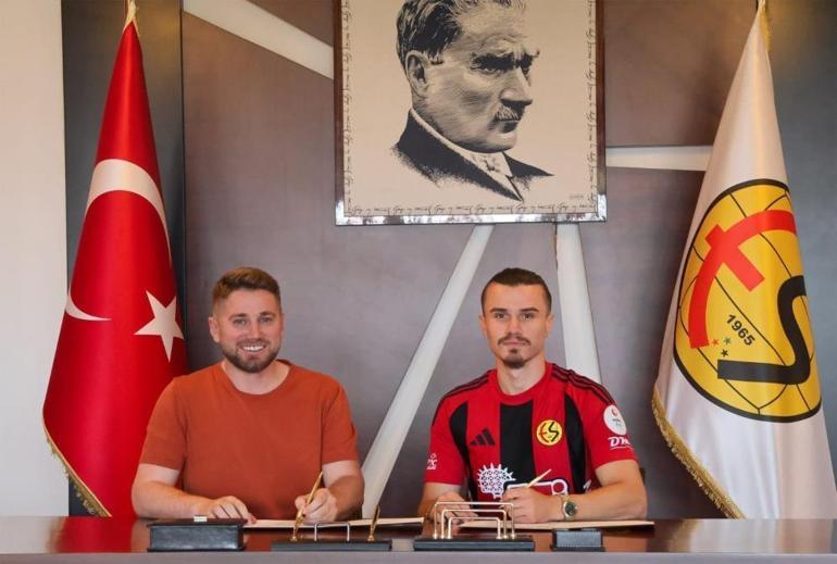 Galatasarayın eski yıldızı Eskişehirspora transfer oldu
