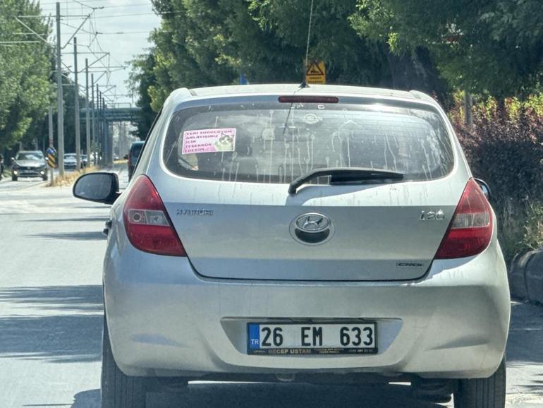 Eskişehirde seyir halindeki otomobilde gülümseten trafik mesajı